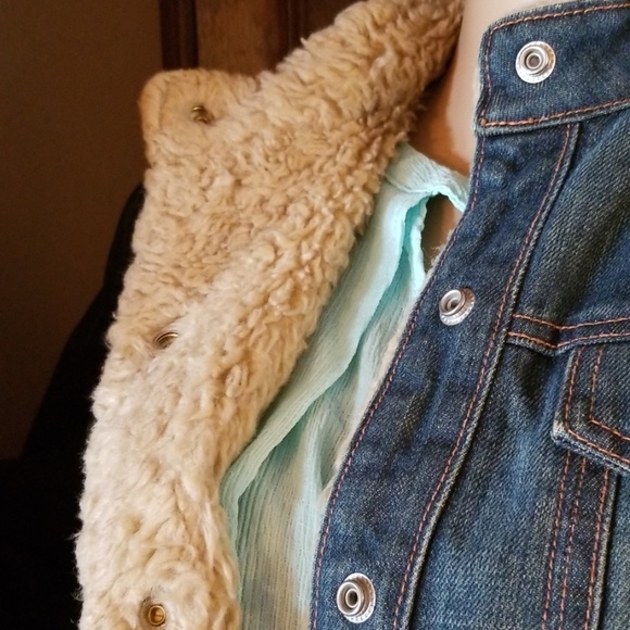 Size XS GAP Denim Jacket - Picture 7 of 7